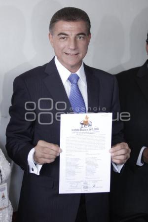 ENTREGA CONSTANCIA DE MAYORIA ANTONIO GALI