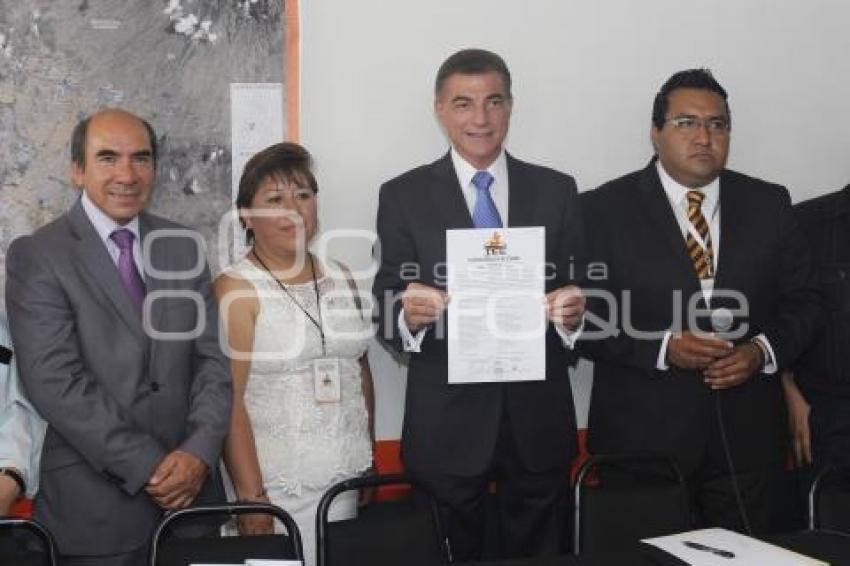 ENTREGA CONSTANCIA DE MAYORIA ANTONIO GALI
