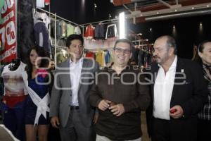 INAUGURACIÓN DEL BAZAR DE LA CÁMARA DEL VESTIDO