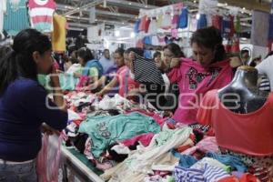 INAUGURACIÓN DEL BAZAR DE LA CÁMARA DEL VESTIDO