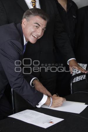 ENTREGA CONSTANCIA DE MAYORIA ANTONIO GALI
