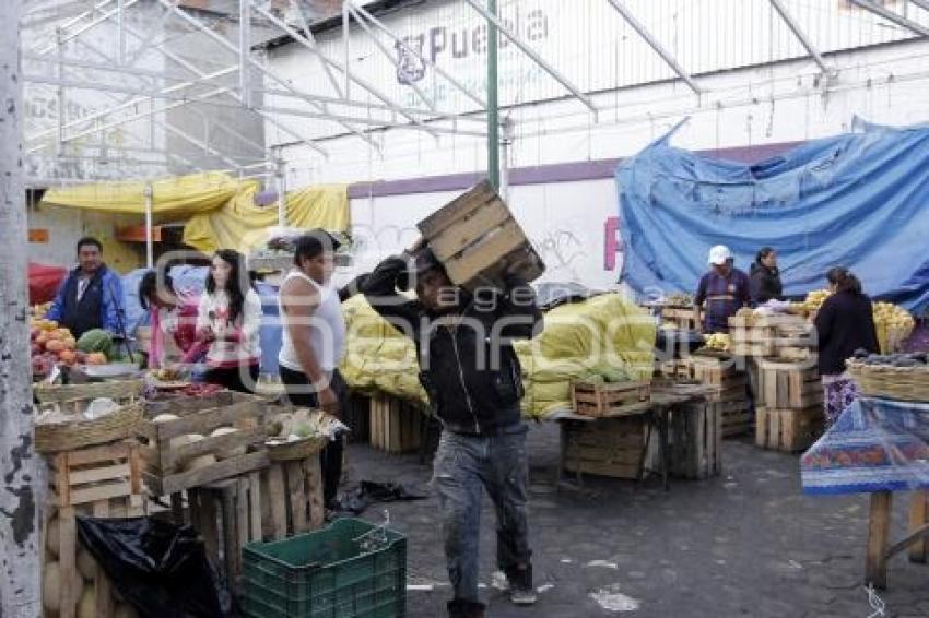 SE REUBICAN COMERCIANTES DEL MERCADO 5 DE MAYO
