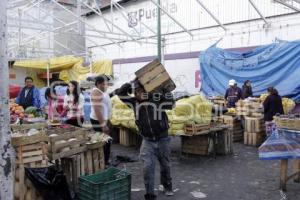 SE REUBICAN COMERCIANTES DEL MERCADO 5 DE MAYO