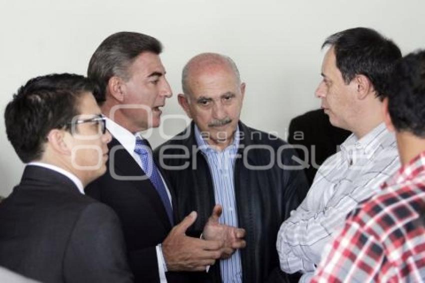 ENTREGA CONSTANCIA DE MAYORIA ANTONIO GALI