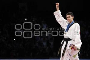 URIEL ADRIANO GANA MEDALLA DE ORO EN EL MUNDIAL DE TAEKWONDO