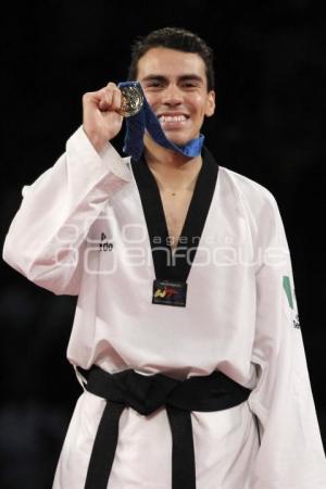 URIEL ADRIANO GANA MEDALLA DE ORO EN EL MUNDIAL DE TAEKWONDO