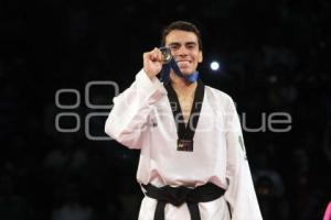 URIEL ADRIANO GANA MEDALLA DE ORO EN EL MUNDIAL DE TAEKWONDO