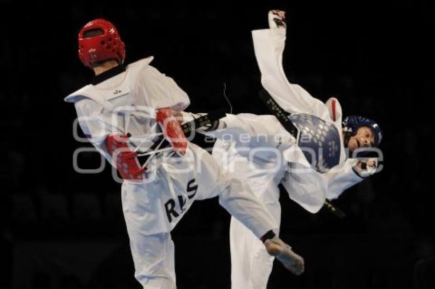 URIEL ADRIANO GANA MEDALLA DE ORO EN EL MUNDIAL DE TAEKWONDO