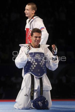 URIEL ADRIANO GANA MEDALLA DE ORO EN EL MUNDIAL DE TAEKWONDO