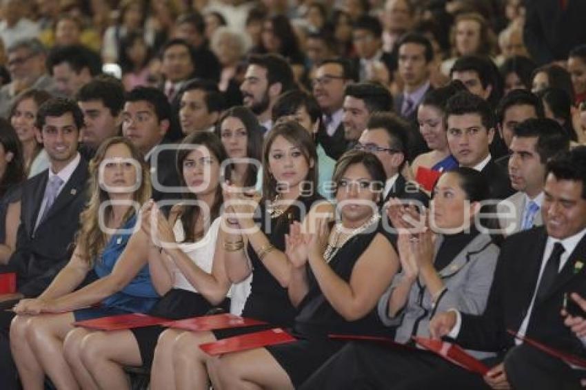 IBERO . GRADUACIÓN