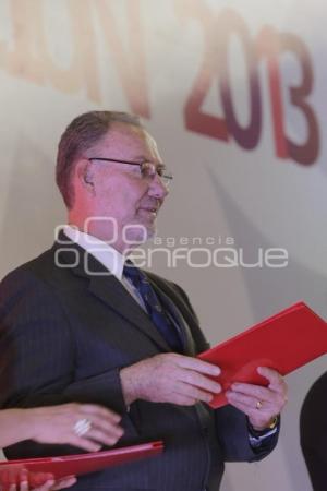 IBERO . GRADUACIÓN