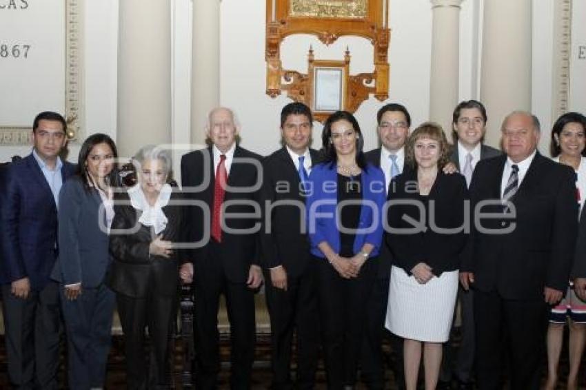 ENTREGA CEDULA REAL A LUIS H. ÁLVAREZ