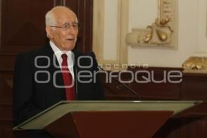ENTREGA CEDULA REAL A LUIS H. ÁLVAREZ