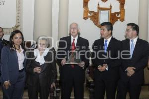 ENTREGA CEDULA REAL A LUIS H. ÁLVAREZ