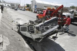 VOLCADURA DE CAMIONETA