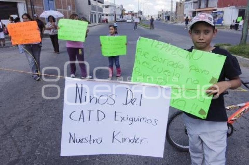 MANIFESTACIÓN PADRES DE FAMILIA POR CIERRE CAIC
