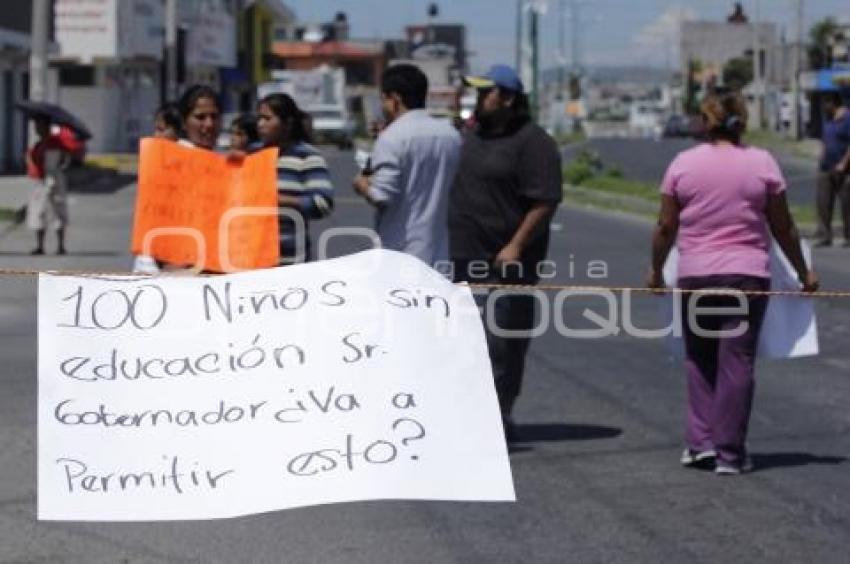 MANIFESTACIÓN PADRES DE FAMILIA POR CIERRE CAIC