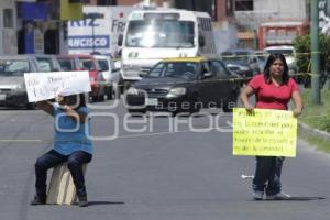 MANIFESTACIÓN PADRES DE FAMILIA POR CIERRE CAIC