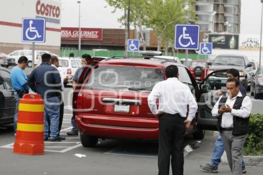 ASALTO EN ESTACIONAMIENTO DE COSTCO