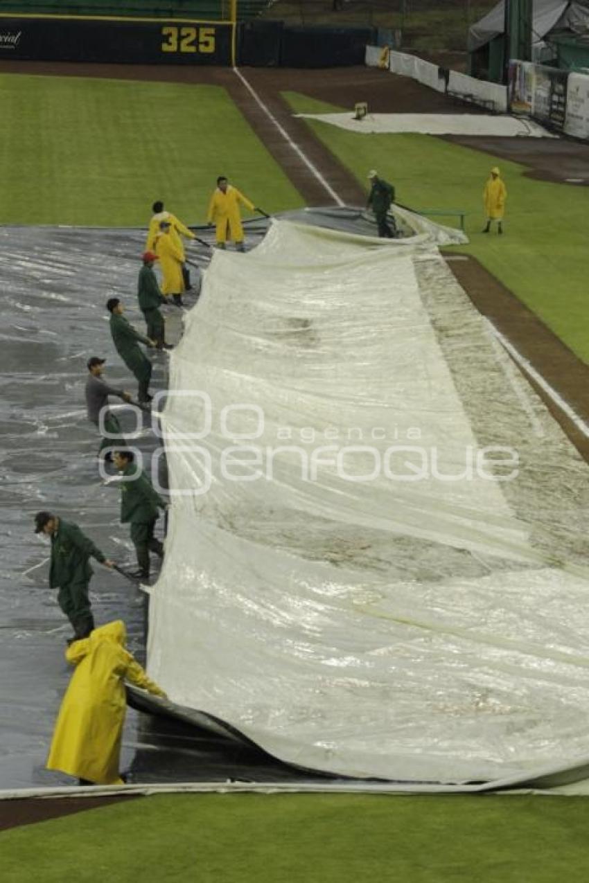 LLUVIA EN EL ESTADIO HERMANOS SERDÁN