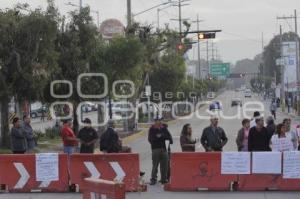 MANIFESTANTES CIERRAN CALZADA ZARAGOZA