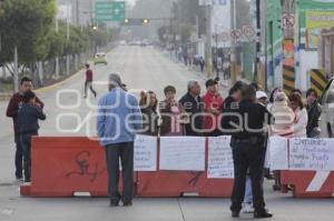 MANIFESTANTES CIERRAN CALZADA ZARAGOZA