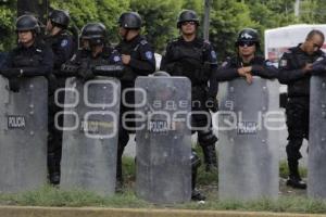 GRANADEROS EN BULEVAR DEL NIÑO POBLANO
