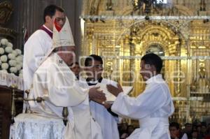ORDENACION DE DIACONOS . CATEDRAL DE PUEBLA