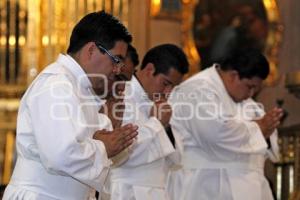ORDENACION DE DIACONOS . CATEDRAL DE PUEBLA