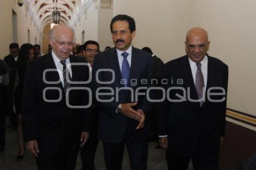 DOCTORADO HORIS CAUSA .JOSE NARRO ROBLES . RECTOR UNAM