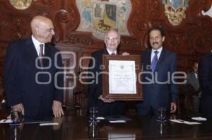 DOCTORADO HORIS CAUSA . JOSÉ NARRÓ . RECTOR UNAM