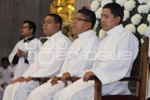 ORDENACION DE DIACONOS . CATEDRAL DE PUEBLA