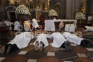 ORDENACION DE DIACONOS . CATEDRAL DE PUEBLA