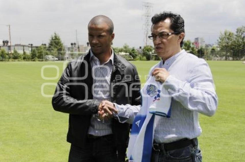 LLEGA CARLOS SÁNCHEZ AL PUEBLA FC