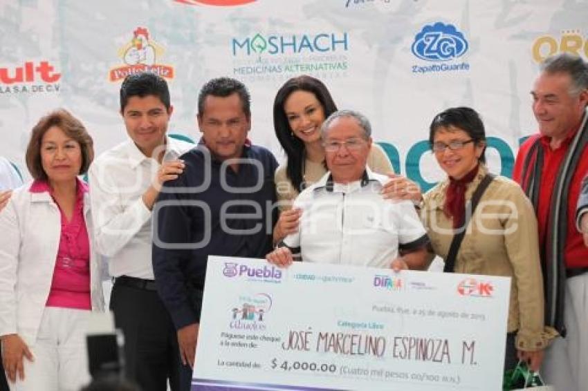 DE LA MANO DE LOS ABUELOS