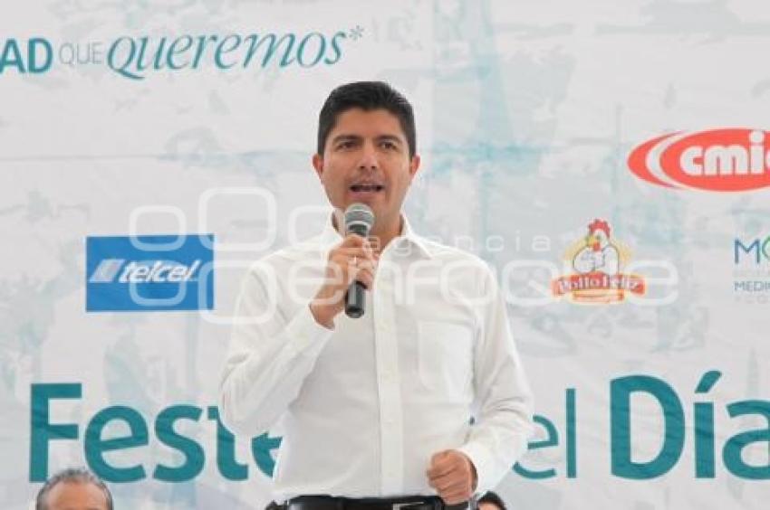 DE LA MANO DE LOS ABUELOS
