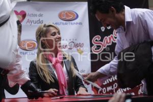 FIRMA DE AUTÓGRAFOS INÉS SAINZ