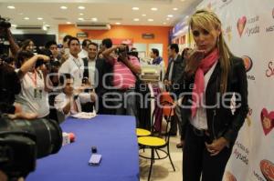 FIRMA DE AUTÓGRAFOS INÉS SAINZ