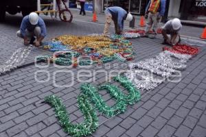 COLOCAN ADORNOS PATRIOS EN JUAN DE PALAFOX