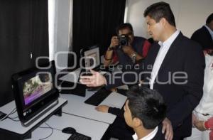 RIVERA INAUGURA AULA DE MEDIOS