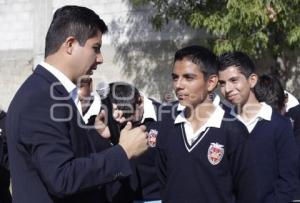 RIVERA INAUGURA AULA DE MEDIOS