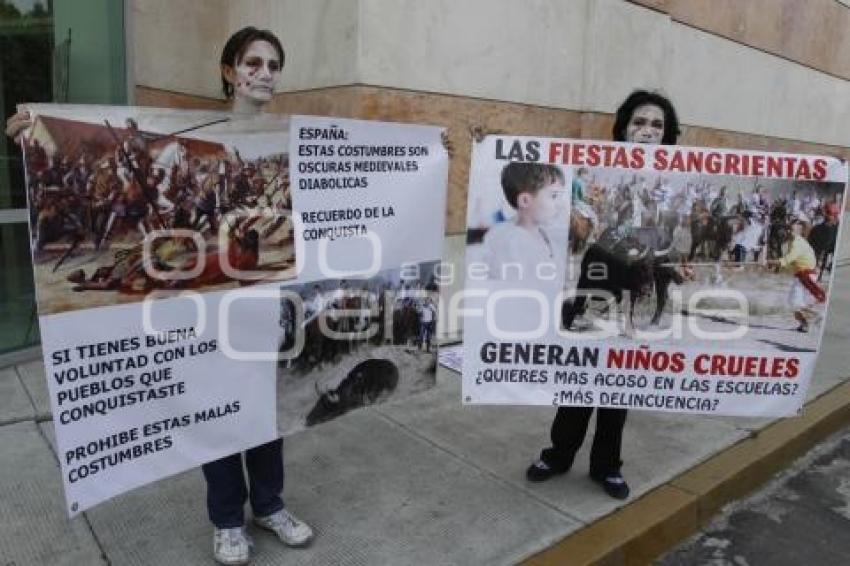 MANIFESTACIÓN TOROS. CONSULADO ESPAÑOL