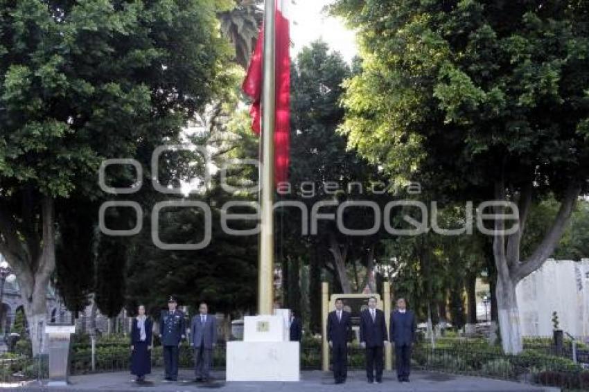 MES PATRIO. IZAMIENTO DE BANDERA n