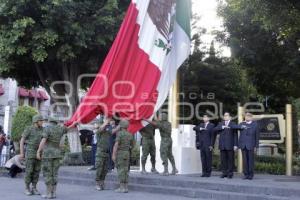 MES PATRIO. IZAMIENTO DE BANDERA