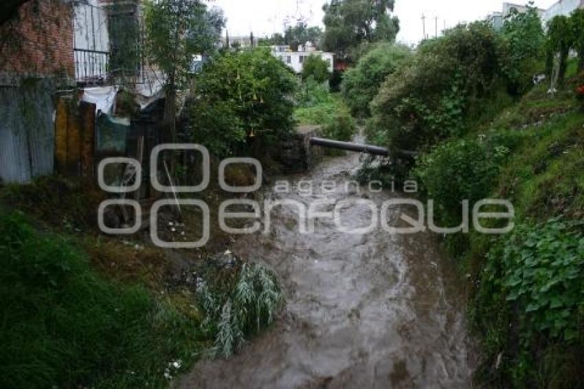 LLUVIAS . CRECEN LOS RIOS