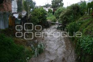 LLUVIAS . CRECEN LOS RIOS