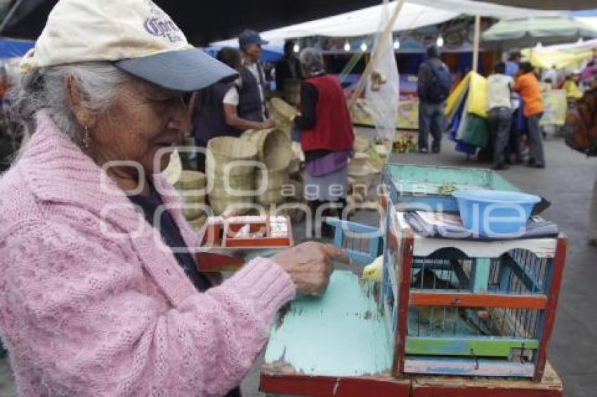 TRUEQUE EN CHOLULA . PAJARITOS DE LA SUERTE