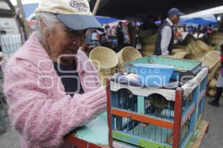 TRUEQUE EN CHOLULA . PAJARITOS DE LA SUERTE