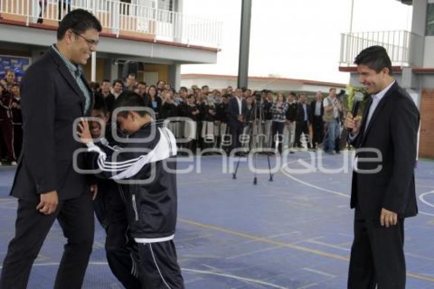 RIVERA INAUGURA AULA DE MEDIOS