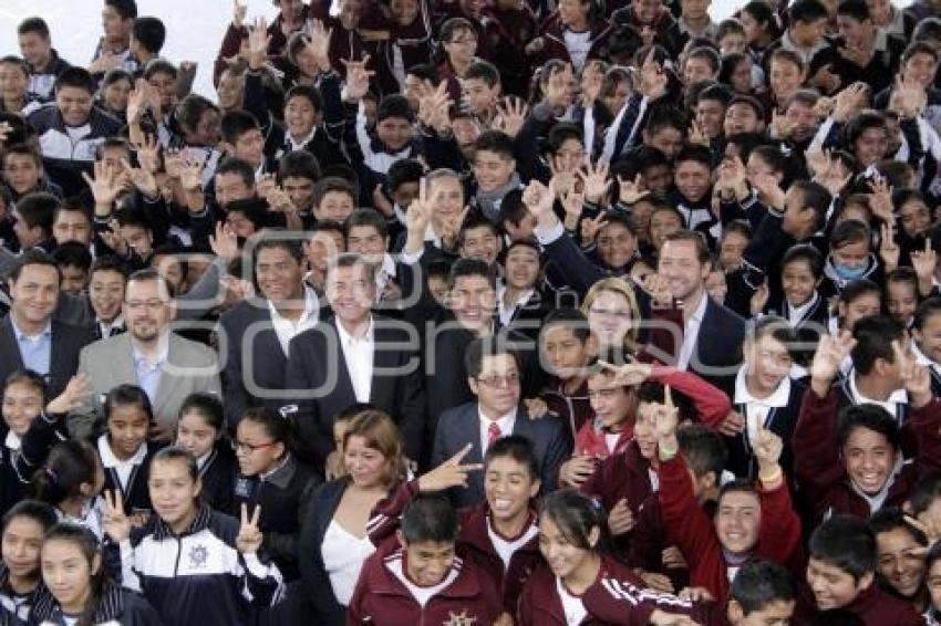 RIVERA INAUGURA AULA DE MEDIOS